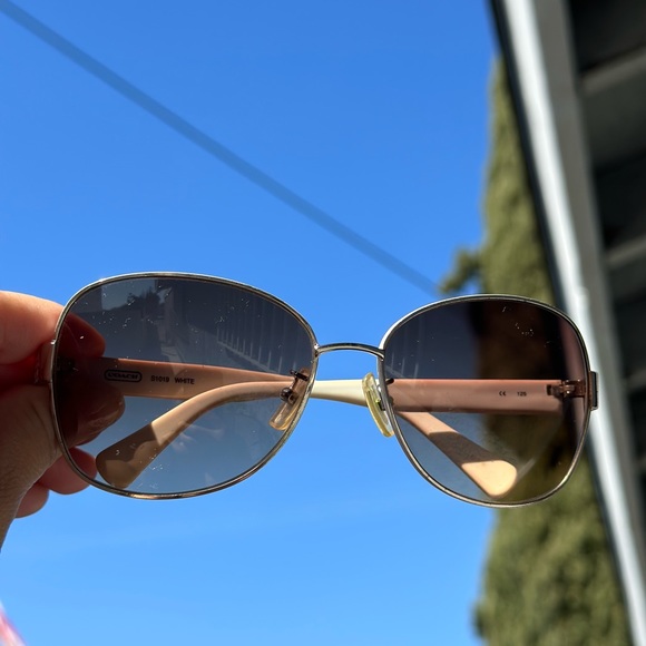 COACH Sunglasses - Picture 15 of 15